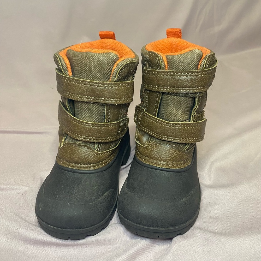 Carter's Deltha kids' cold weather snow boots in brown/olive and orange Size 6